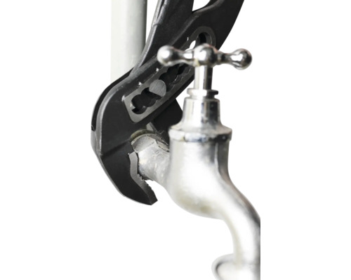 Kombinované kleště na vodovodním kohoutku