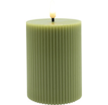 Dekorativní LED svíčka z pravého vosku s vroubkovaným vzorem