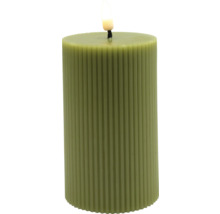 Dekorativní sloupová svíčka s žebrovaným povrchem