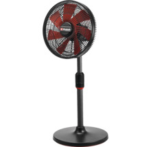 Stojanový ventilátor s červenými lopatkami rotoru a černou ochrannou mřížkou