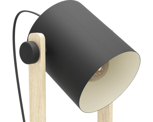 Stolní lampa s dřevěnou základnou a stínidlem