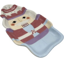 Dekorativní miska na ořechy z keramiky.