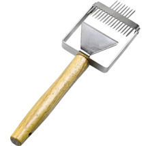 Hřeben na lamely s dřevěnou rukojetí