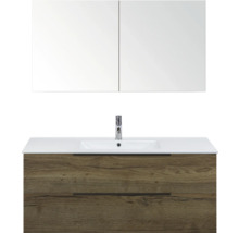 Umyvadlo se zrcadlem a dřevěnou spodní skříňkou