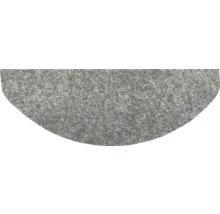Půlkruhový koberec z textilního materiálu