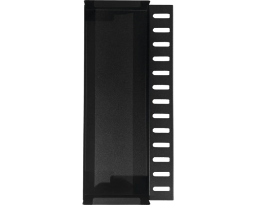 Černý panel serverové skříně se štěrbinami pro ventilaci