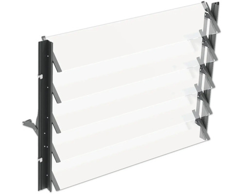 Žaluziové okno s čirými lamelami a kovovým rámem