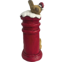 Dekorativní poštovní schránka s ptáčkem a vánoční čepicí jako vánoční dekorace do interiéru