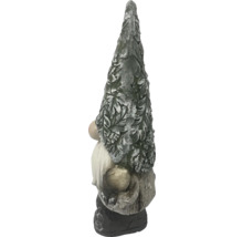 Zahradní trpaslík s čepicí zdobenou motivem listů