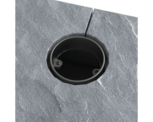 Detail kruhového odtoku v kamenných deskách