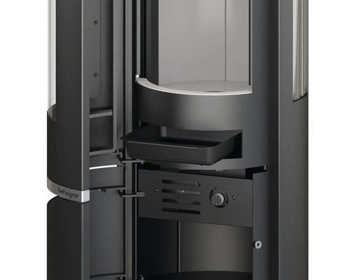 Detailní pohled na krbová kamna s topeništěm, popelníkem a ovládacími prvky