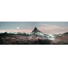 Panoramatický pohled na Matterhorn se zasněženými vrcholy