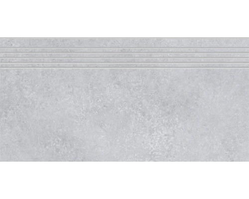 Šedá schodová dlaždice s drážkami