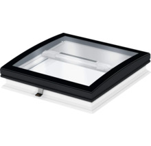 Střešní okno s černým rámem