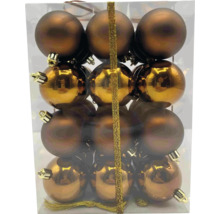 Balení zlatých a bronzových vánočních koulí k dekoraci