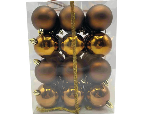 Balení zlatých a bronzových vánočních koulí k dekoraci