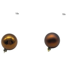 Osmnáct vánočních koulí v matném a lesklém provedení