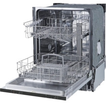 Otevřená myčka nádobí s koši na nádobí