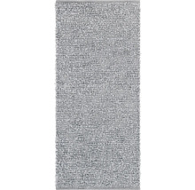 Šedý koberec s texturou