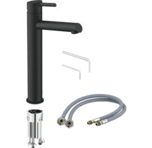 Umyvadlová baterie v černé barvě s instalačním materiálem