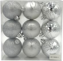 Devět stříbrných vánočních koulí s různými povrchy v průhledném obalu.