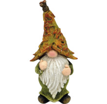 Zahradní trpaslík s kloboukem z listů jako dekorace pro venkovní použití