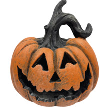 Halloweenská dýňová dekorace s vyřezávanou tváří