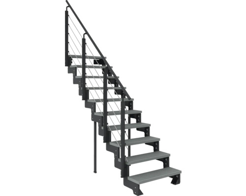 Volně stojící schodiště se zábradlím a ocelovými lanky