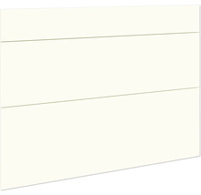 Bílé dřevěné panely s vodorovnými liniemi