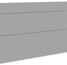 Šedá dřevěná fasáda s horizontálními deskami