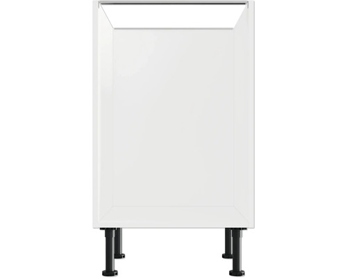 Bílá kuchyňská spodní skříňka s černýma nohama.