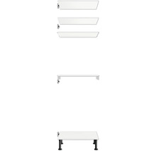 Bílá skříňka pod umyvadlo se čtyřmi zásuvkami a černými nohami.