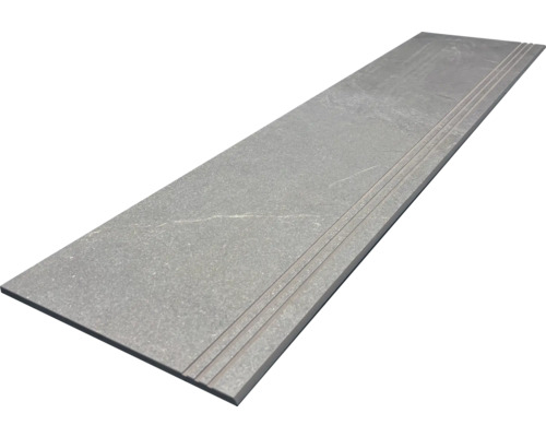 Šedá schodová dlaždice s drážkami pro venkovní použití