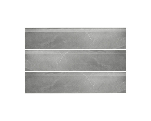 Tři šedé schodišťové dlaždice se vzhledem mramoru a drážkami