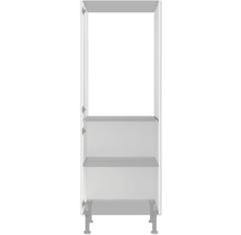 Bílá vysoká skříňka se třemi policemi a nožičkami