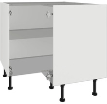 Spodní skříňka s otevřenými dvířky a policemi