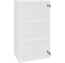 Otevřená bílá kuchyňská horní skříňka s policemi