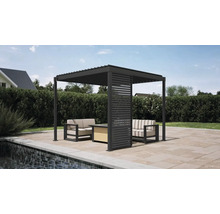 Pergola se sedací soupravou na zahradě