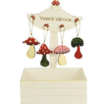 Dekorativní dřevěná konstrukce s přívěsky ve tvaru houby a nápisem Veselé Vánoce