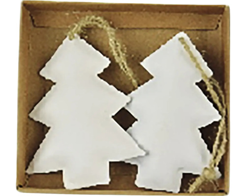Závěsná dekorace stromek WHITE, kov, bílá Dvě bílé ozdoby na vánoční stromeček ve tvaru vánočního stromku v krabici