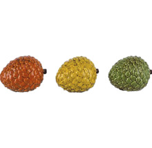 Tři šišky jako dekorativní předmět