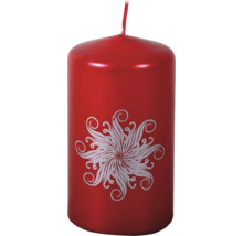 Červená sloupová svíčka s květinovým vzorem