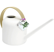 Bílá konev s rukojetí a hubicí