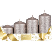 Sada adventních svíček se čtyřmi stříbrnými svíčkami různých velikostí ve slavnostním balení.