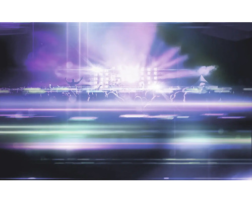 Koncertní akce s davem lidí a pódiovým osvětlením