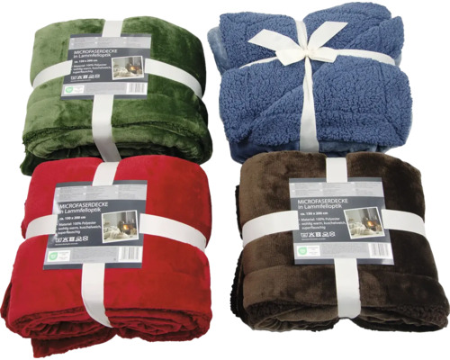 Čtyři deky z mikrovlákna se vzhledem ovčí kůže, každá s páskou.