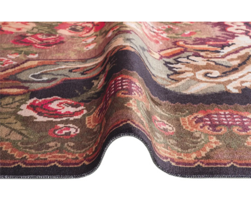 Detailní pohled na vzorovaný koberec