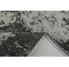 Detail šedého koberce s abstraktním vzorem