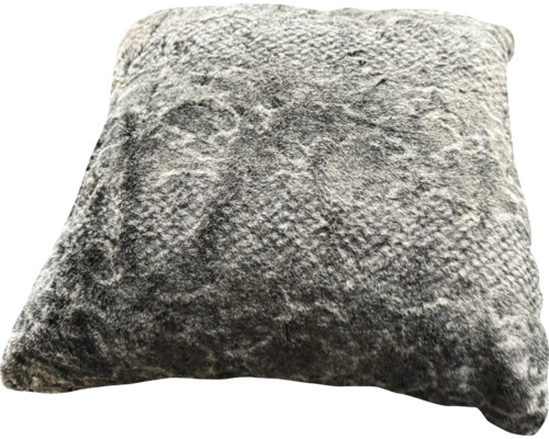 Dekorační polštář s kožešinovou strukturou