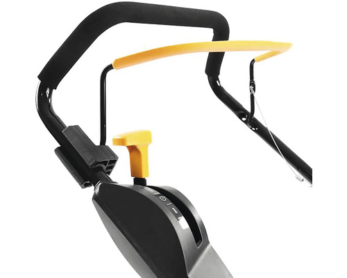 Detail rukojeti sekačky na trávu